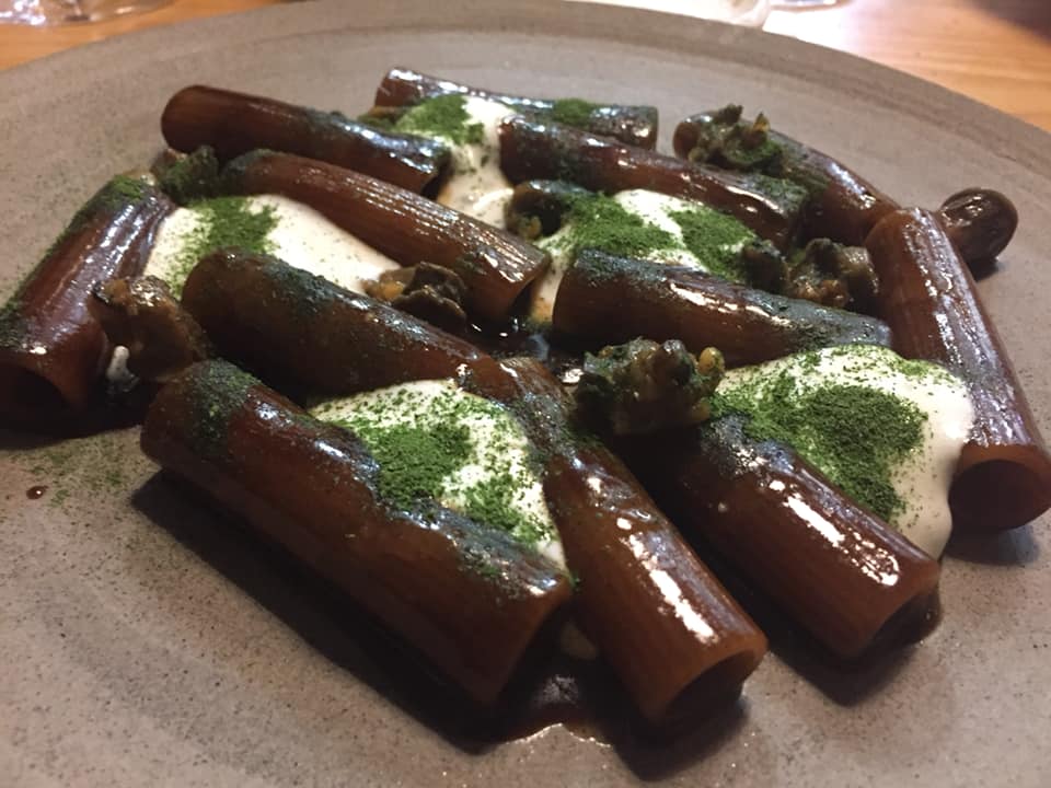 Osteria Fernanda, rigatoni con lumache, ristretto di radici e bufala