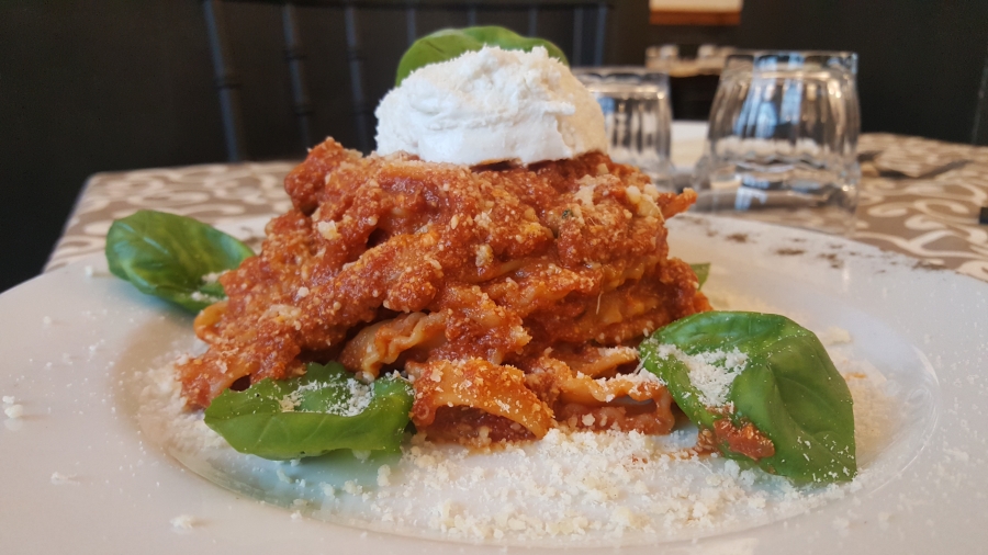 Il Manfredi con la ricotta e ragu' partenopeo