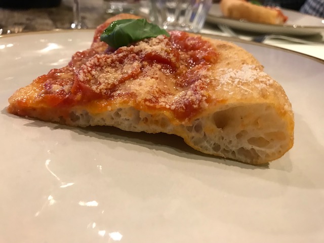 Pizzeria Ammaccamm - sezione della pizza Montanara Classica