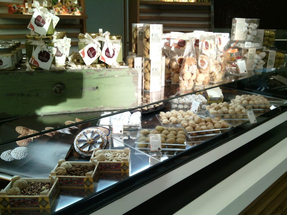 FICO, Il bancone con le creazioni sicule