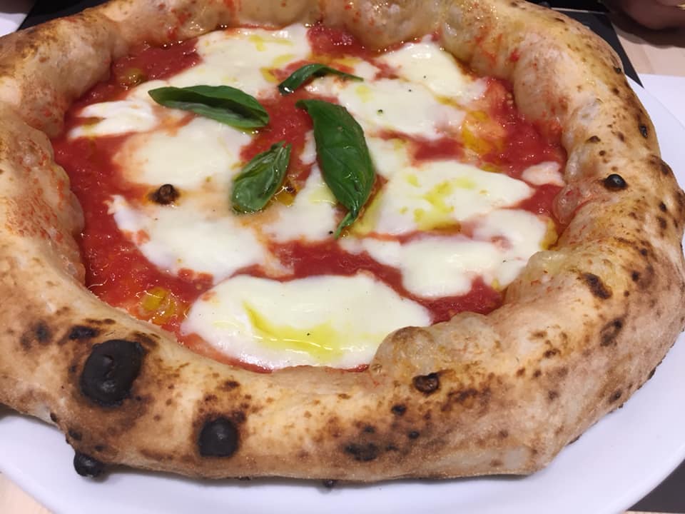 'A Puntella, margherita con bufala