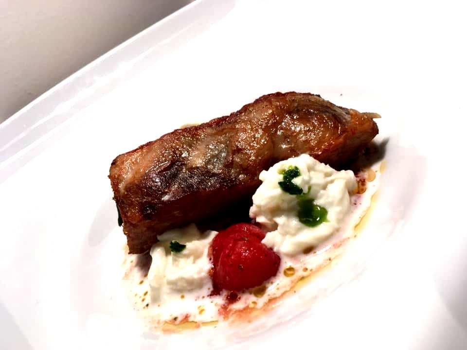 Veritas Restaurant - Rib di vitello alla pizzaiola con burrata, pomodoro e pesto di aglio orsino