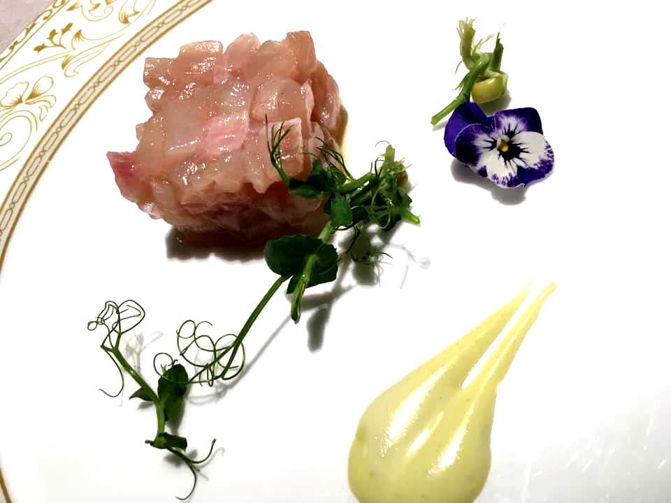 Il Simposio - Tartare di Ricciola e Maionese al Wasabi. L'esempio di come la materia prima possa brillare con poco