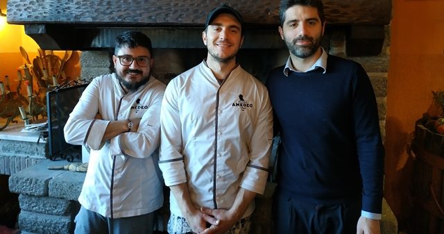 Hosteria Amedeo - Lo staff insieme a Emanuele Reali