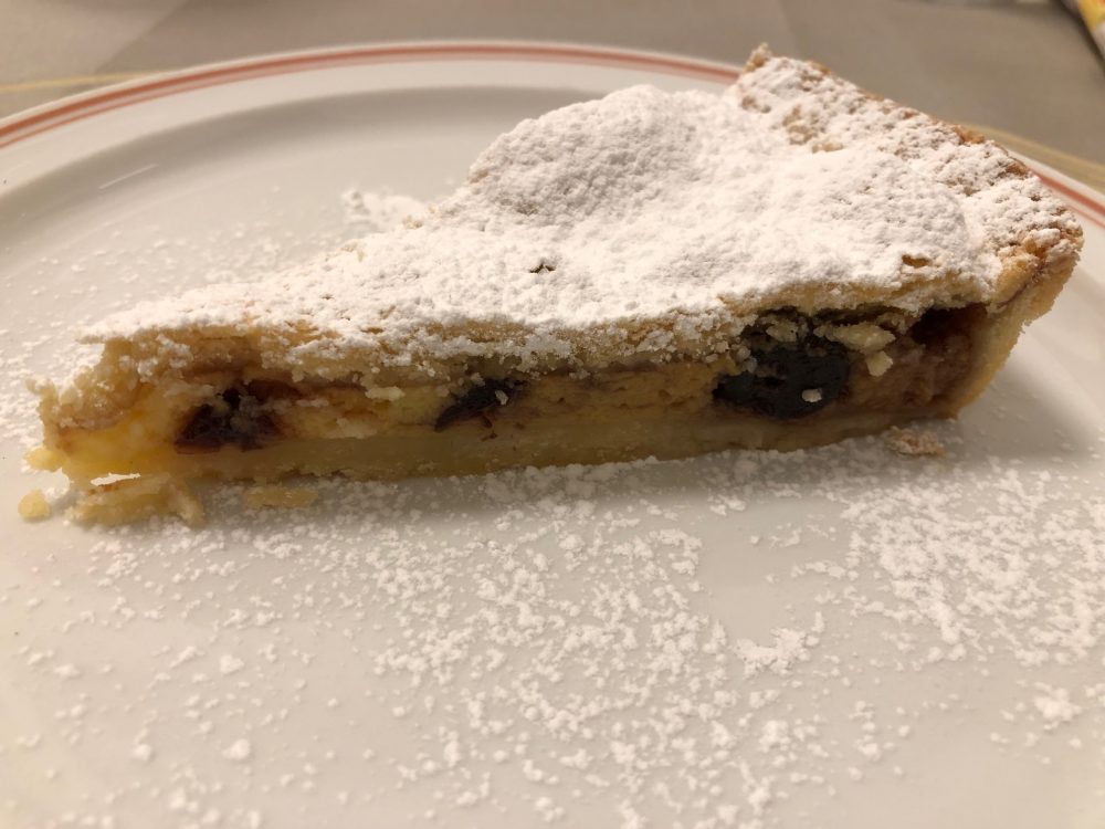 Il Saraceno, pasticciotto, il loro dolce casalingo con crema pasticcera e amarene