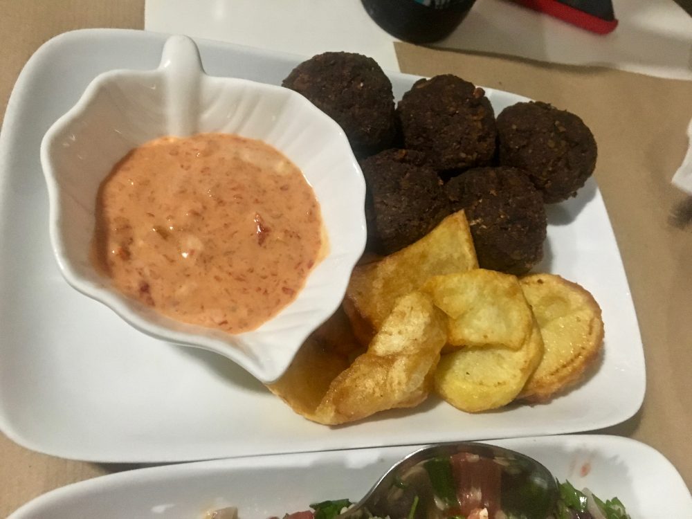 La Canea Vegan - Polpette di cavolo speziate e salsa di Pulse