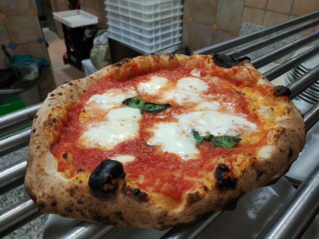 La Gatta Mangiona - Margherita con bufala