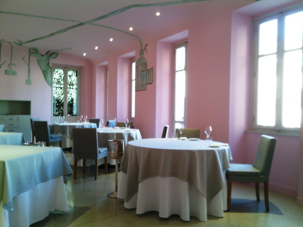 Piazza Duomo, la sala rosa