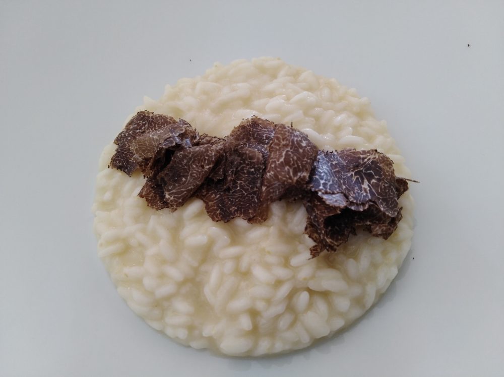 Ristorante Emozionando Risotto carnaroli alla colatura di alice e tartufo al moscato