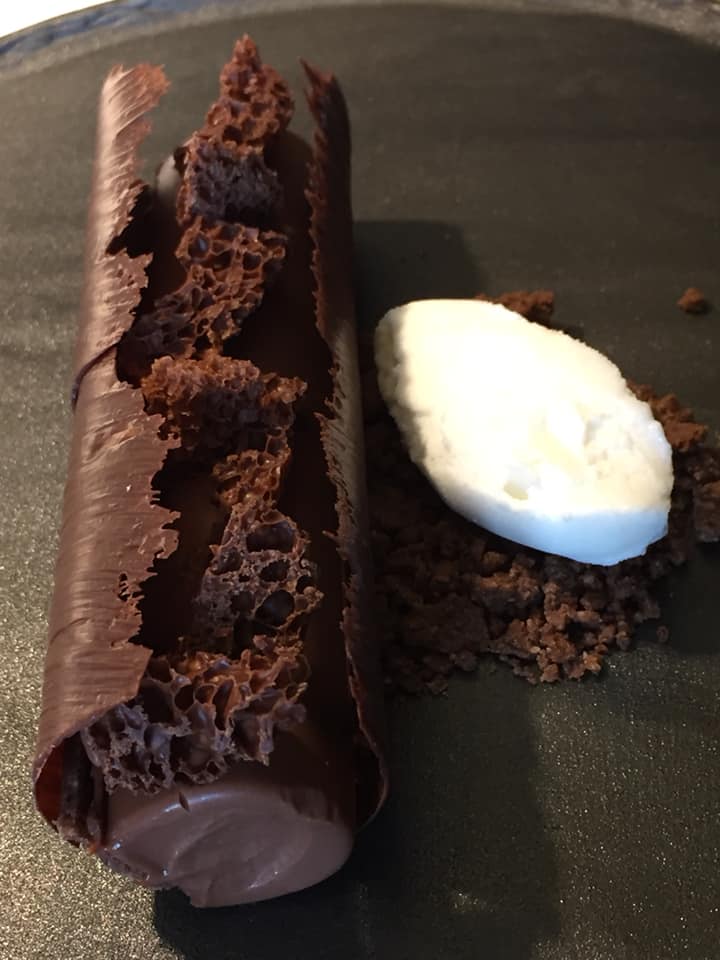 Locanda Severino, il dessert al cioccolato di Tim Ricci ispirato alla Foresta Nera