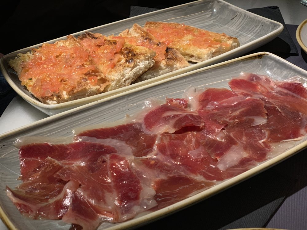 Jamon de Bellota con pane cristallo e pomodoro