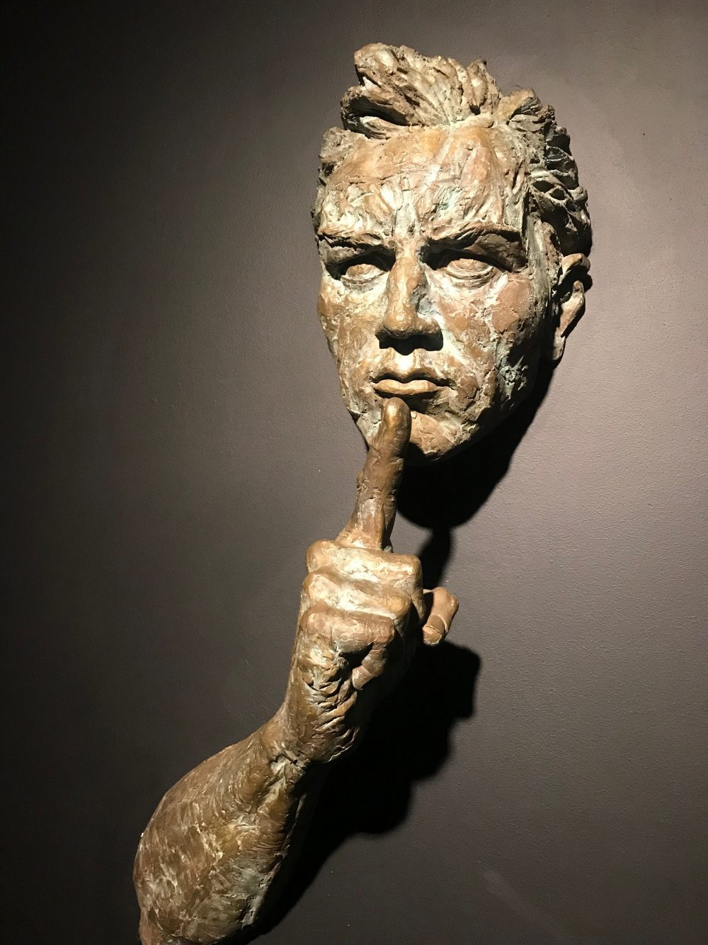 Contraste - l’iconica opera d’arte all’ingresso