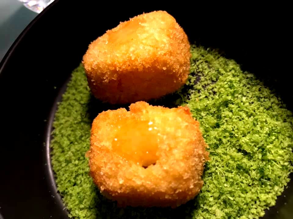 Hi-Res, Croquette di Baccala' mantecato su polvere di piselli