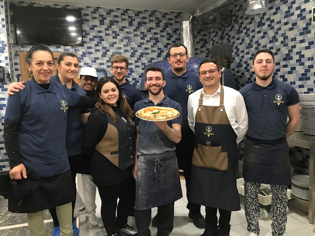 Pizzeria Da Salvatore - Emanuele Marigliano e lo staff