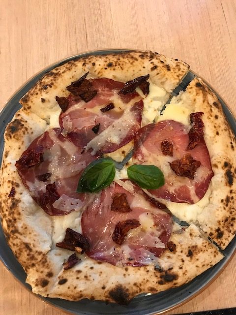 Pizzeria Da Salvatore - Pizza Culatello a crosta fiorita