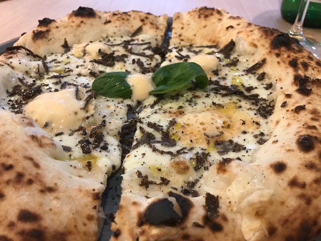 Pizzeria Da Salvatore - Pizza Uovo a spuma