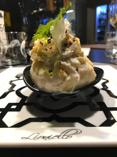 Pizzeria Lioniello Salvatore - Aperitivo della casa_ montanarina giornaliera servita con calice di Spumante Asprinio D’ Aversa