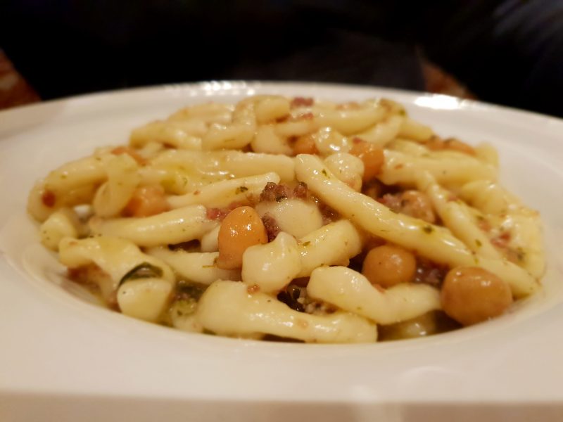 La Sangiovesa - strozzapreti con ceci