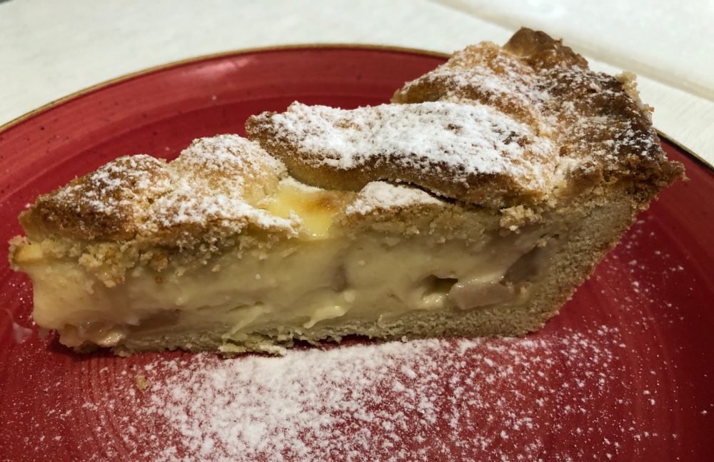 Agriturismo Il Raduno, Tramonti, Salerno, torta di mele con crema al limone