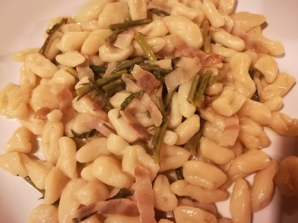 Alle Falde del Taburno - I Cavatelli fatti a mano con Asparagi selvatici del Taburno e Pancetta paesana