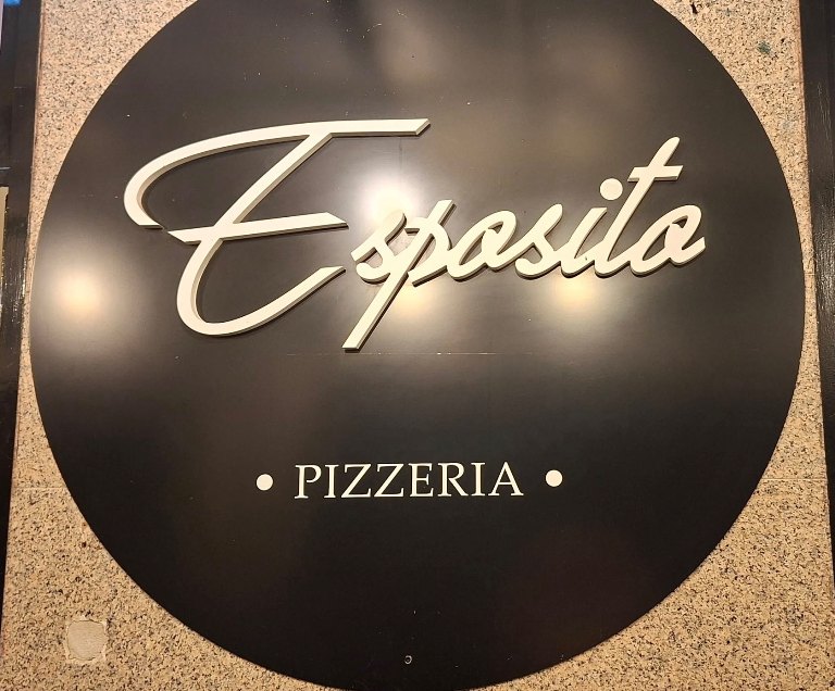 Esposito Pizzeria, l’insegna