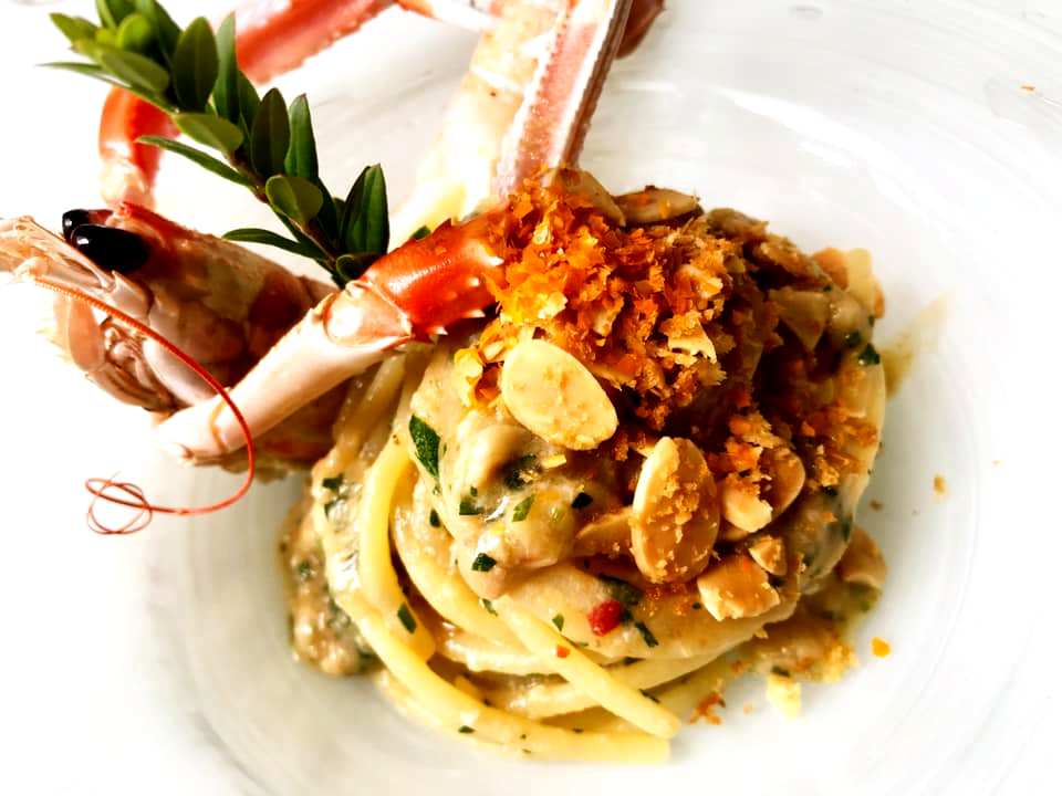 Ziqu - Spaghettone, Aglio, Olio e Peperoncino, finissima di pesce, Scampi, Mandorle tostate