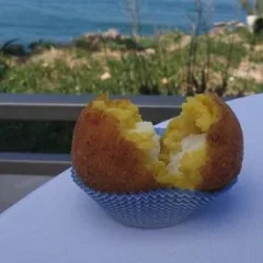 Le Soste di Ulisse - Arancino allo zafferano, ricotta e limone