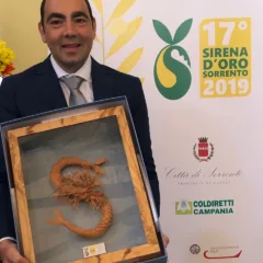 Piero Matarazzo col premio Sirena D'Oro