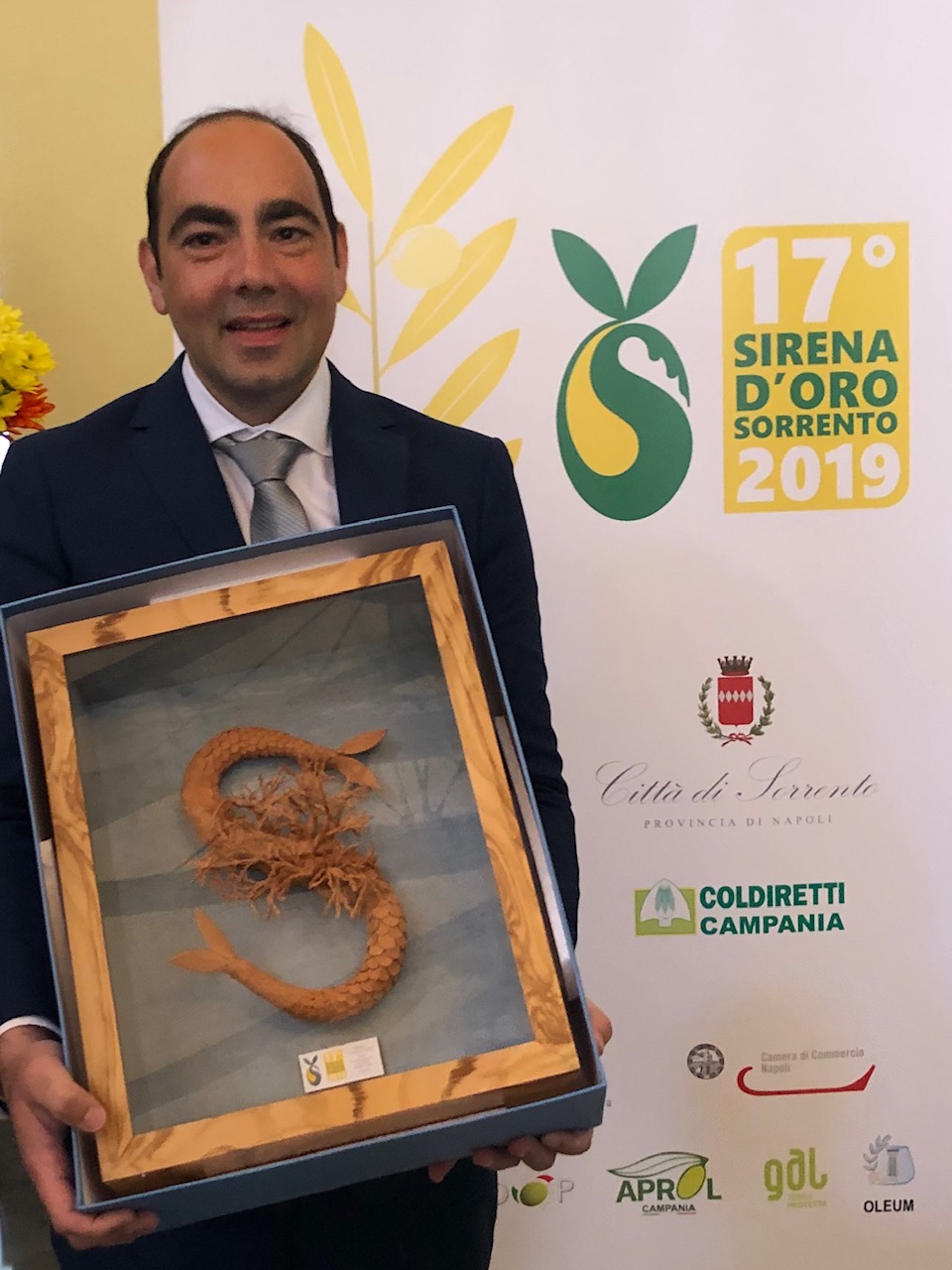 Piero Matarazzo col premio Sirena D'Oro