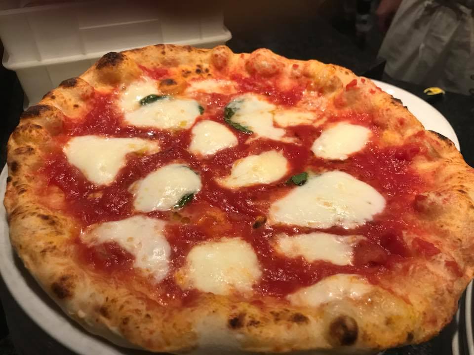 La Margherita della Pizzeria Perbacco a La Morra nelle Langhe