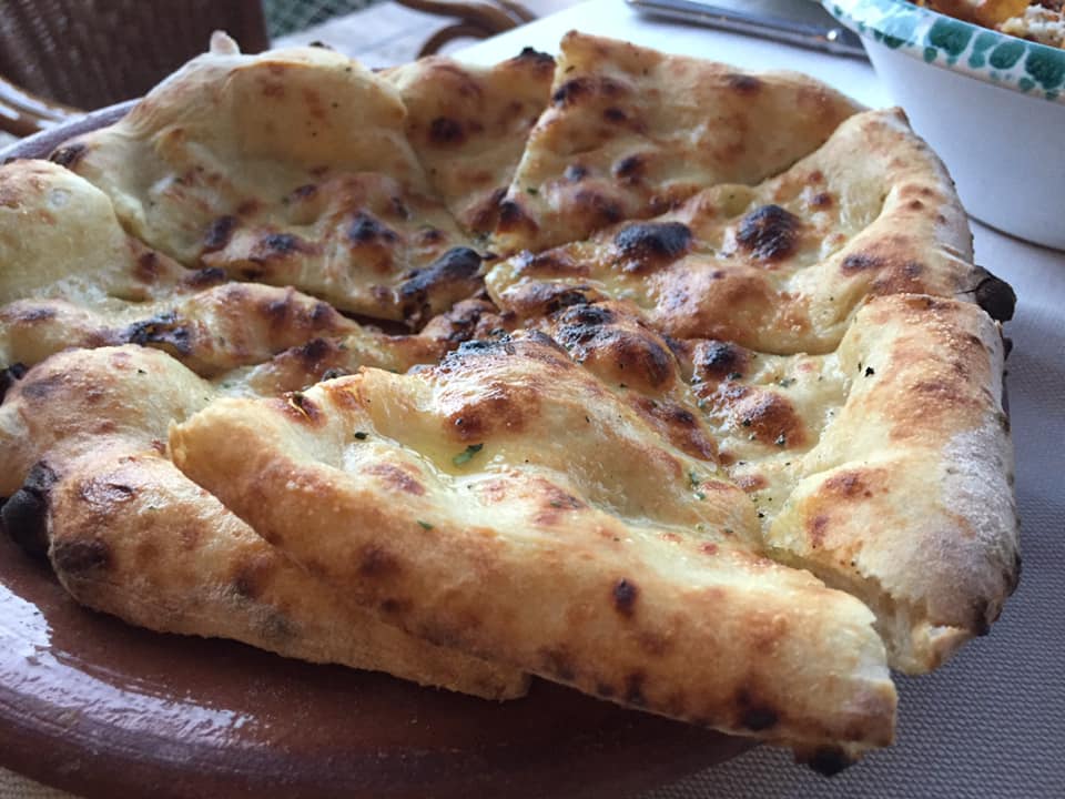 Villa Rosa di Nonna Rosa, focaccia con origano fresco