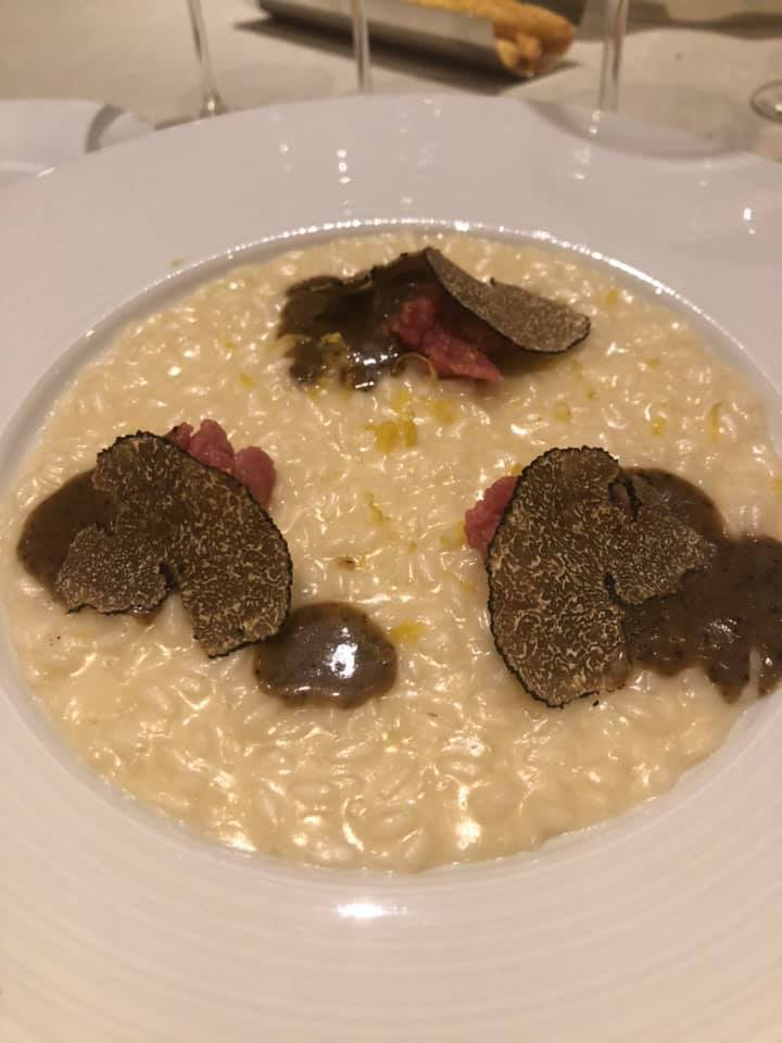 Agli amici - Risotto all’acqua di Parmigiano, battuta all’olio e tartufo nero