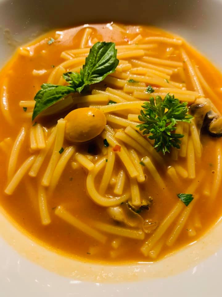 San Pietro Bistrot Ostriche di San Michele spaghettini spezzati in fondo di zuppa di pesce