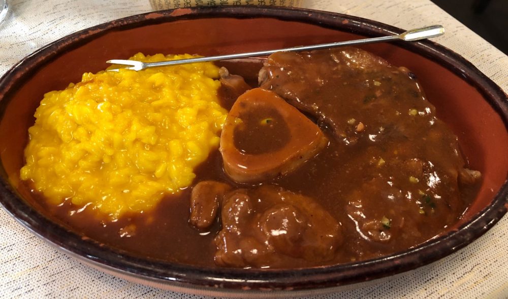 L'ossobuco col risotto Osteria Oss Büs