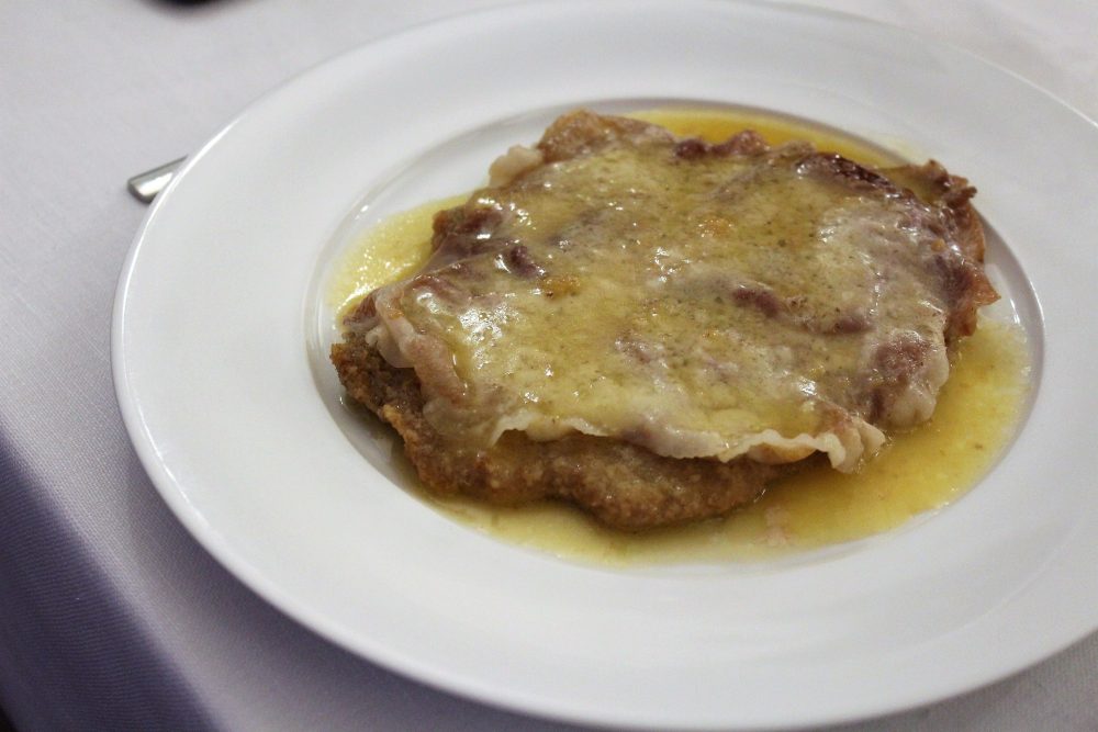 Irina Trattoria – la cotoletta tipica di bologna con ristretto di brodo