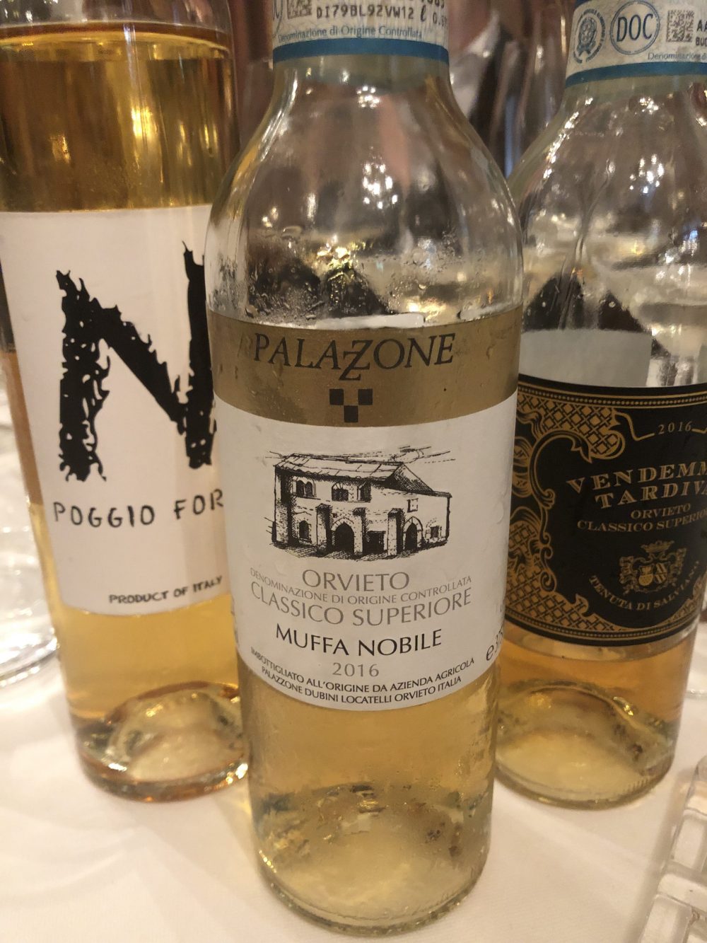 Poggio Forno Cantina Neri, Palazzone Orvieto Classico Superiore Muffa Nobile, Tenuta di Salviano Vendemmia Tardiva tre espressioni dolci dell’Orvieto
