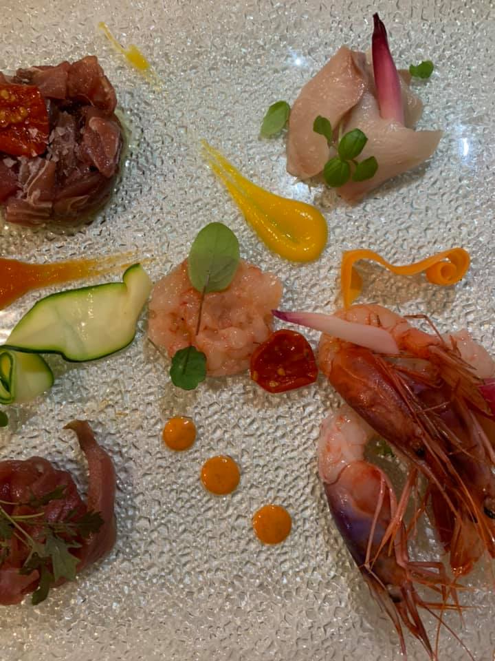 Ristorante Alessandro Feo - Il crudo - tartare di tonno, sashimi di ventresca,carpaccio di ricciola, tartare di gambero rosso, gamberoni rossi