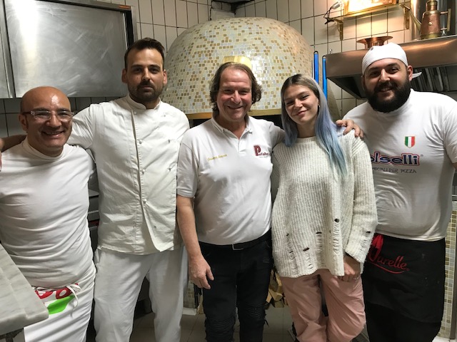 Antica Pizzeria Port’Alba - Gennaro Luciano e parte dello staff