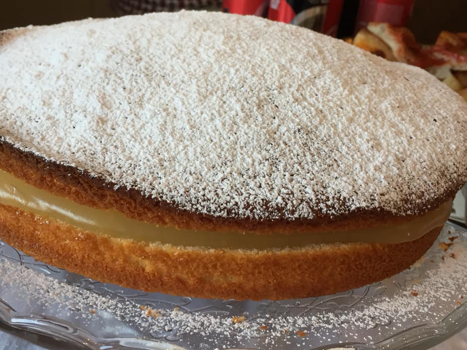 La torta con crema al limone