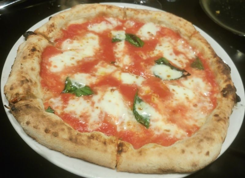 Le follie di Romualdo Firenze san Niccolo - pizza margherita