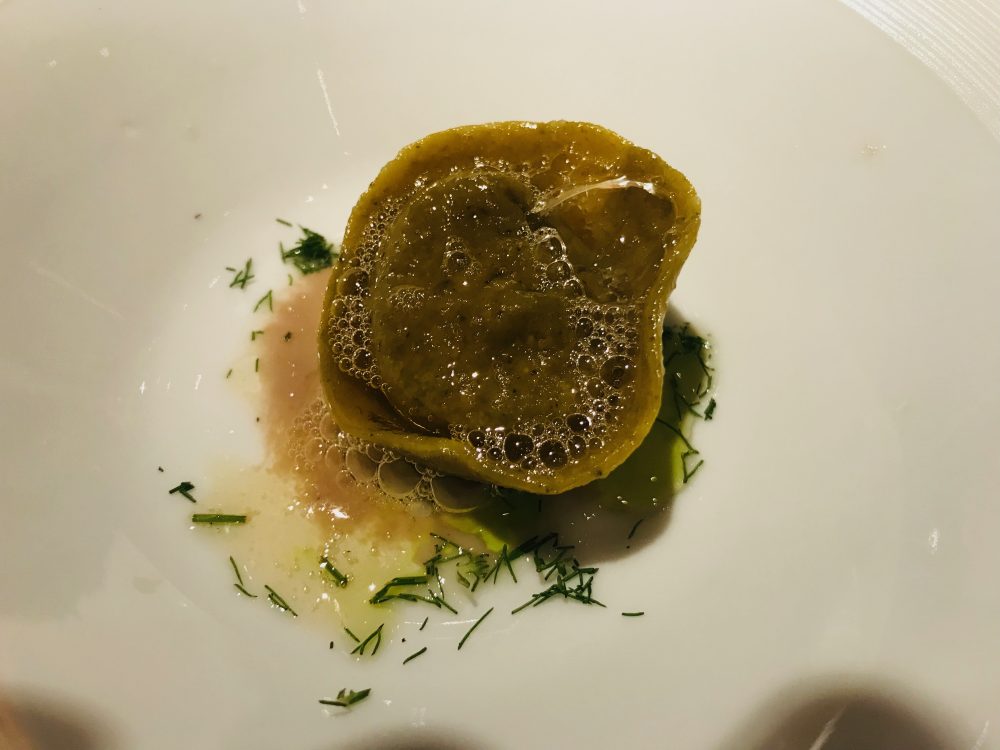 Moreno Cedroni - Tortellino ali e cuore di piccione, salsa champignon, chartreuse