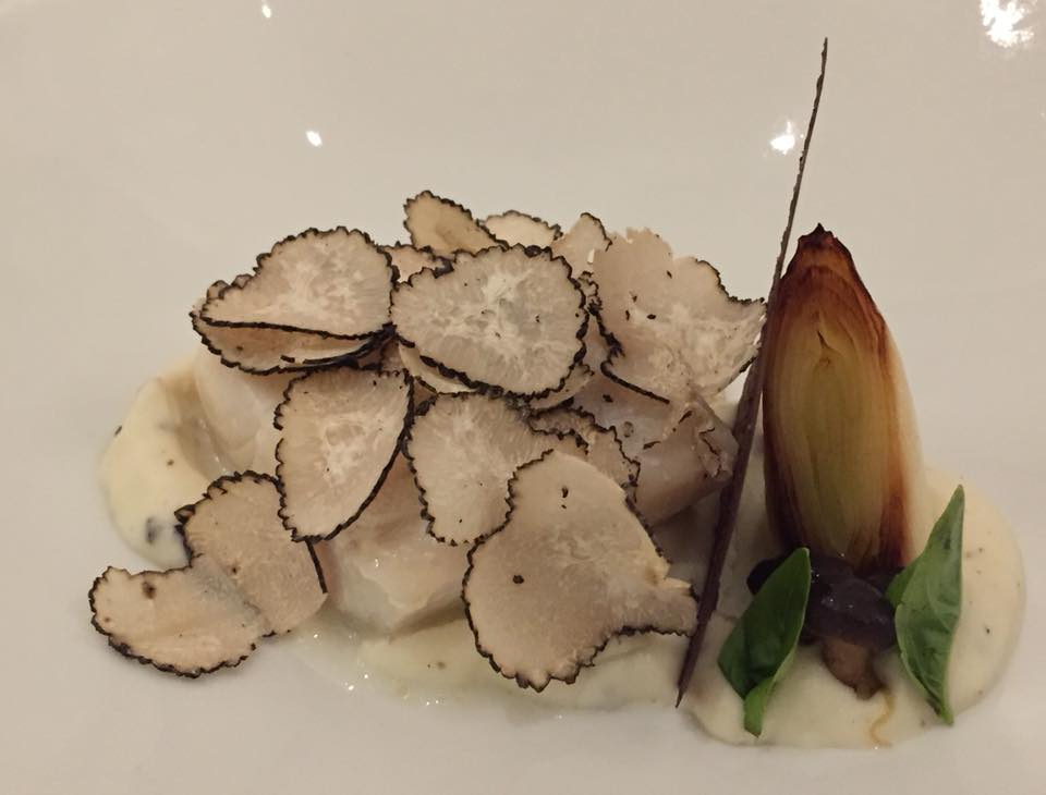 Don Alfonso 1890, merluzzo, crema di cavolfiori, porro arrostito e tartufo nero