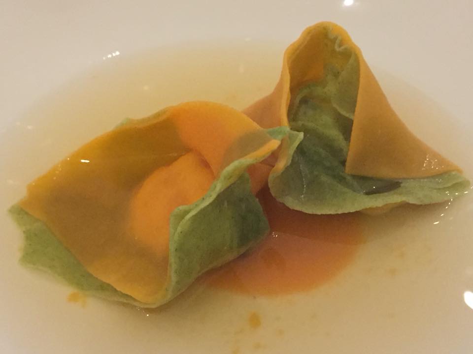 Don Alfonso 1890, tortelli ripieni di dentice, brodo di zucca piccante e salsa di carote allo zenzero