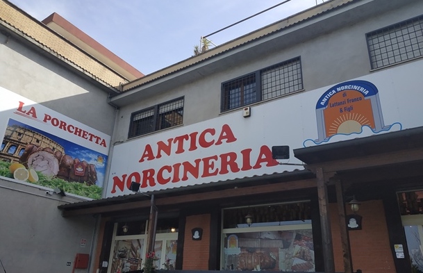 Antica Norcineria Lattanzi, l'esterno