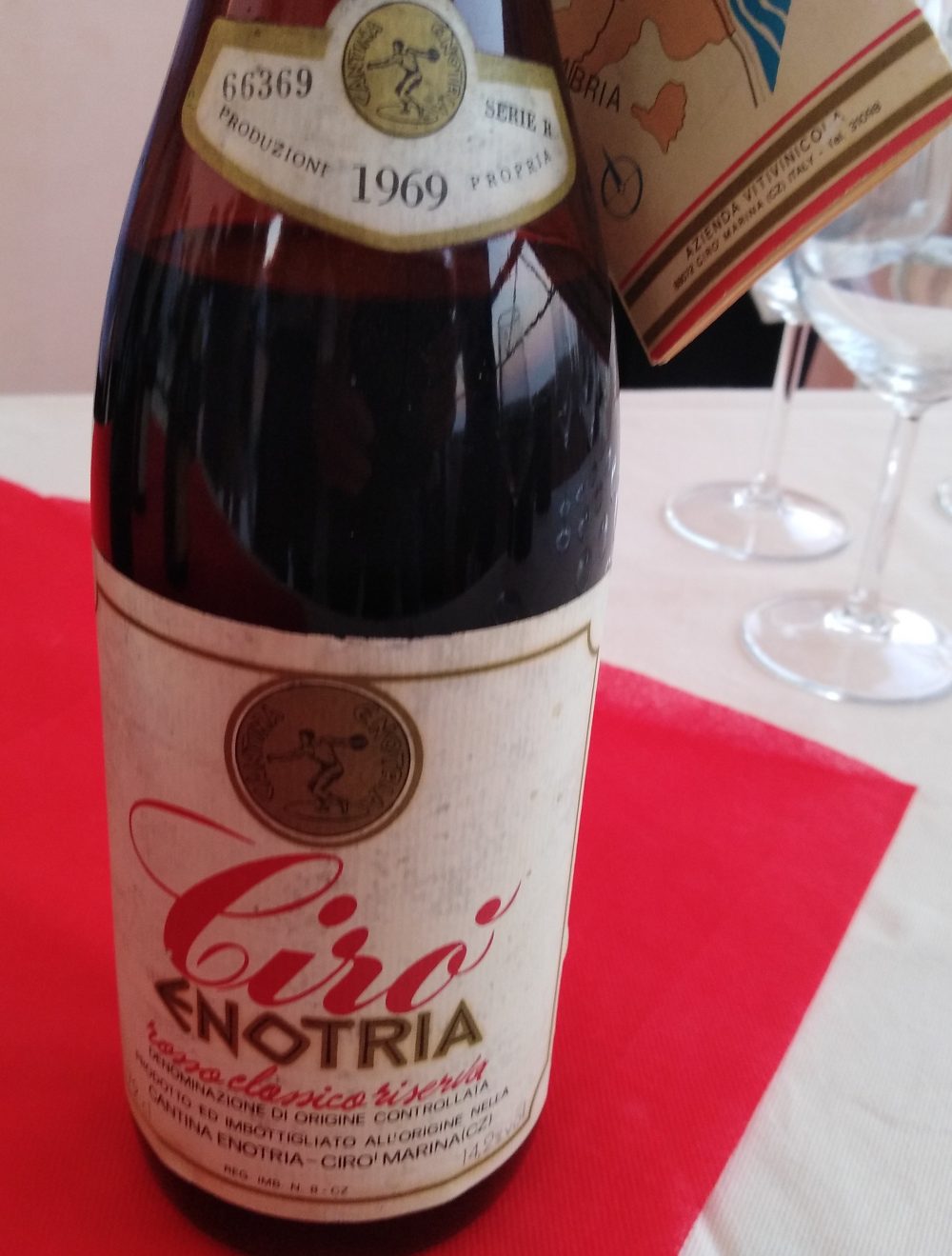 Bottiglia di Ciro' Rosso 1969 dell'azienda Enotria