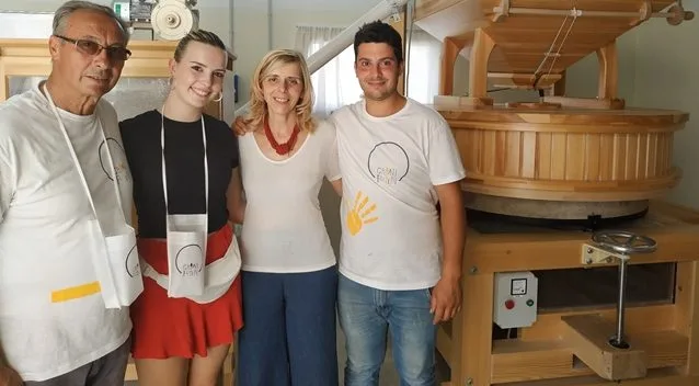 La famiglia Petruccelli e il mulino a pietra