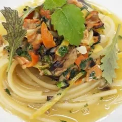 Linguine con cozze, friggitelli e limone