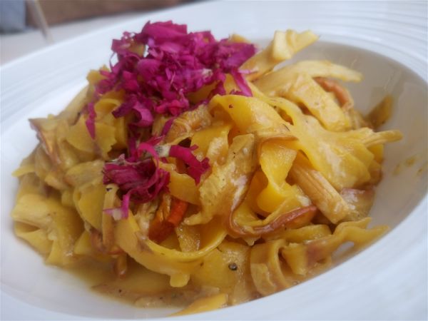 Lucia Antonelli cucina di frontiera tagliatelle rose ovuli taverna cacciatore