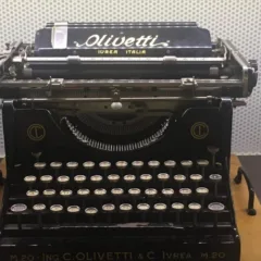 Macchina da scrivere Olivetti