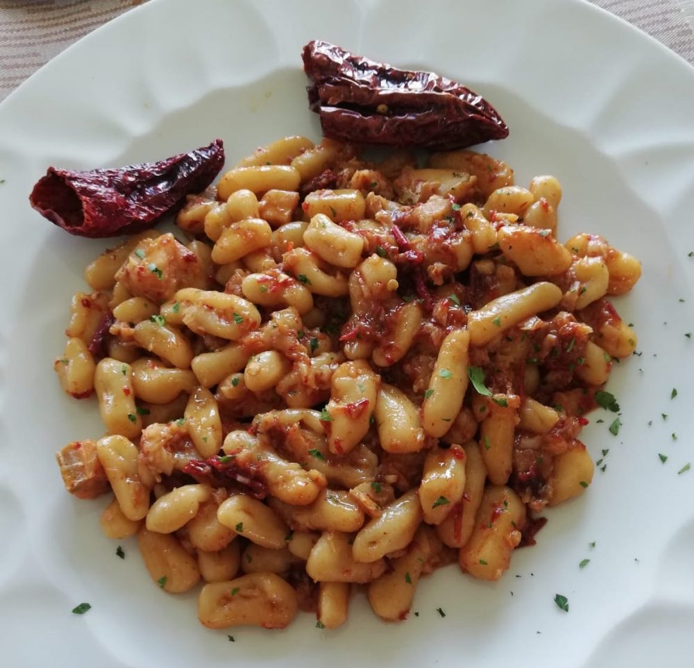 Pizz e Maccarun Cavatelli di mare fatti in casa con baccala' e peperoni cruschi.